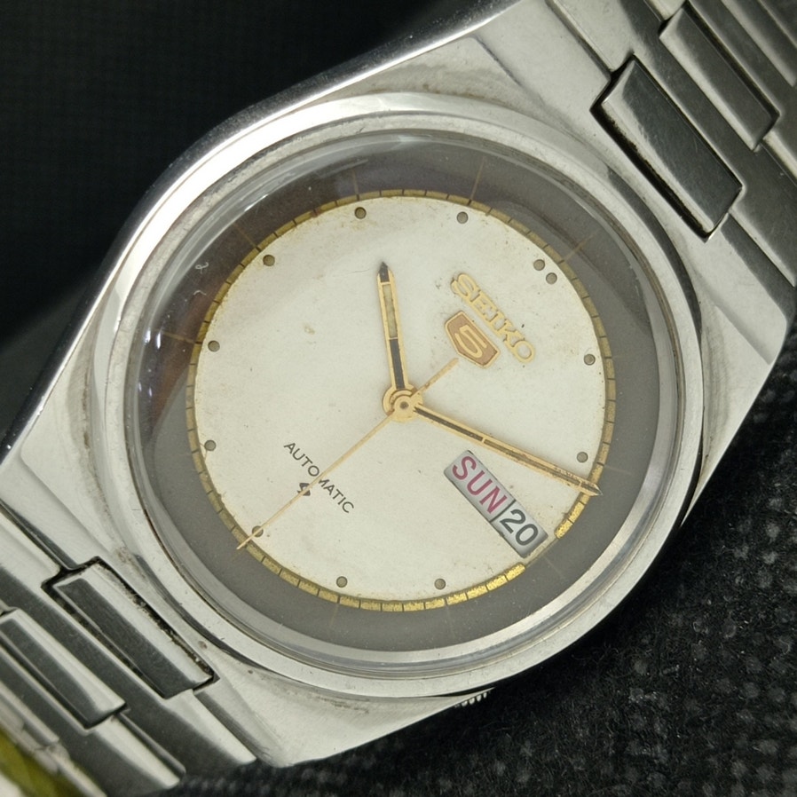 Vintage 1994 Seiko Automatic Mens Silver Watch WDaydate  Gold Accents